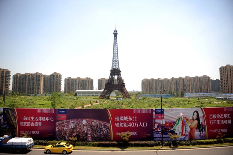 In der chinesischen Stadt Hangzhou steht diese 108 Meter hohe Kopie des Eiffelturms.