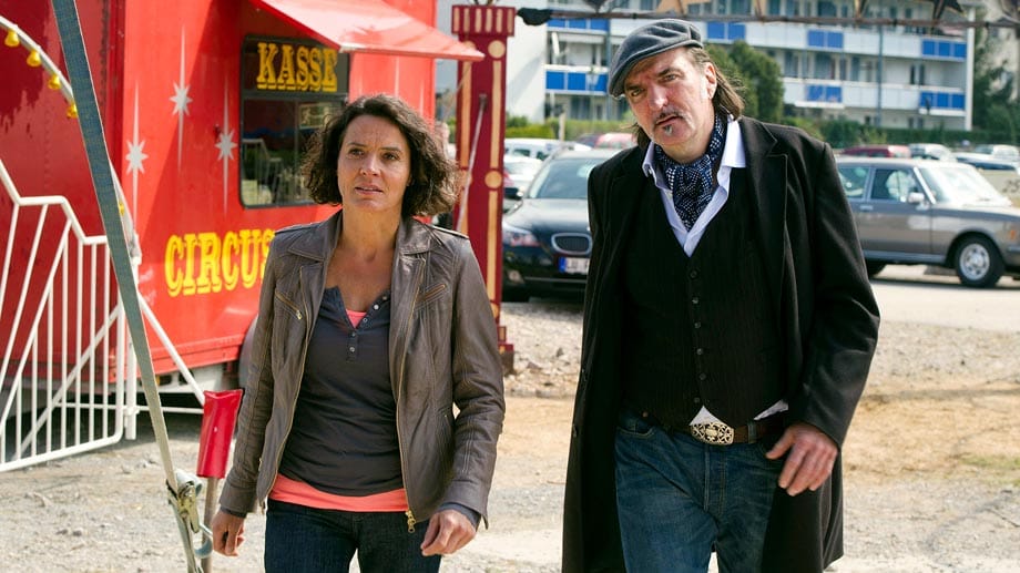 Die Ludwigshafener Kommissare Odenthal (Ulrike Folkerts) und Kopper (Mario Hoppe) ermitteln im Jubiläumskrimi "Tatort: Zirkuskind".