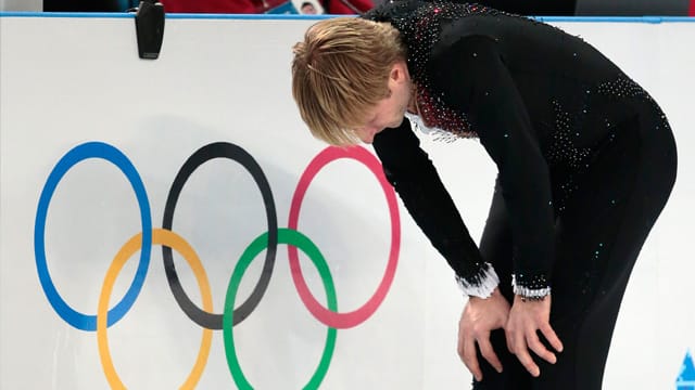 So hatte sich Russlands Eiskunstlauf-Held Jewgeni Pluschenko seinen Olympia-Abschied nicht vorgestellt. So hatte sich Russlands Eiskunstlauf-Held Jewgeni Pluschenko seinen Olympia-Abschied nicht vorgestellt.