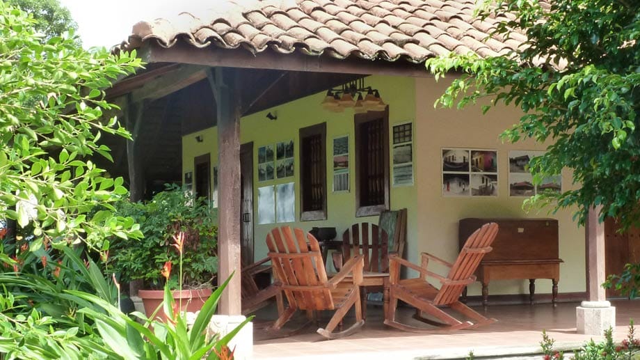 Familiär mit exotischem Garten: die Finca "San Juan de la Isla" liegt auf der Insel Ometepe.