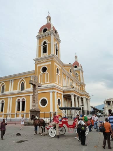 Zu den Highlights Nicaraguas gehört auch Granada, die prächtige Kolonialstadt direkt am See mit ihrer Kathedrale.