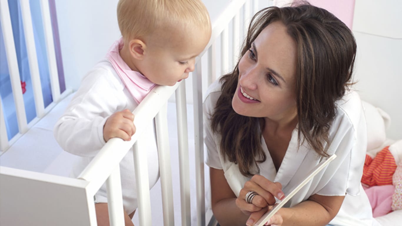 Sprachentwicklung: Je mehr Wörter Babys im Alltag hören, desto besser entwickelt sich später ihre Sprachfähigkeit.