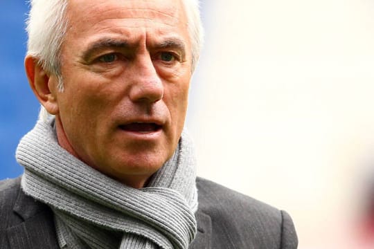 Bert van Marwijk kassiert beim HSV noch einmal kräftig ab.