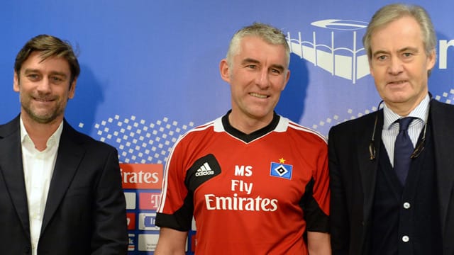 Mirko Slomka (Mitte) wird als neuer HSV-Trainer vorgestellt.