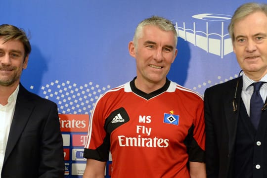 Mirko Slomka (Mitte) wird als neuer HSV-Trainer vorgestellt.
