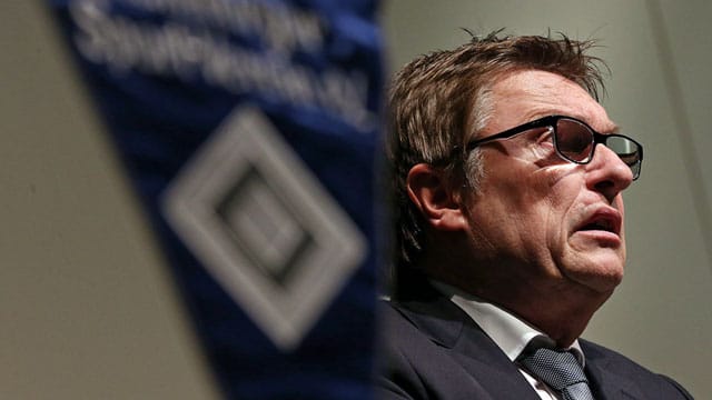 Der ehemalige Vorsitzende des HSV-Aufsichtsrats Manfred Ertel tritt bei Facebook um sich. Der ehemalige Vorsitzende des HSV-Aufsichtsrats Manfred Ertel tritt bei Facebook um sich.