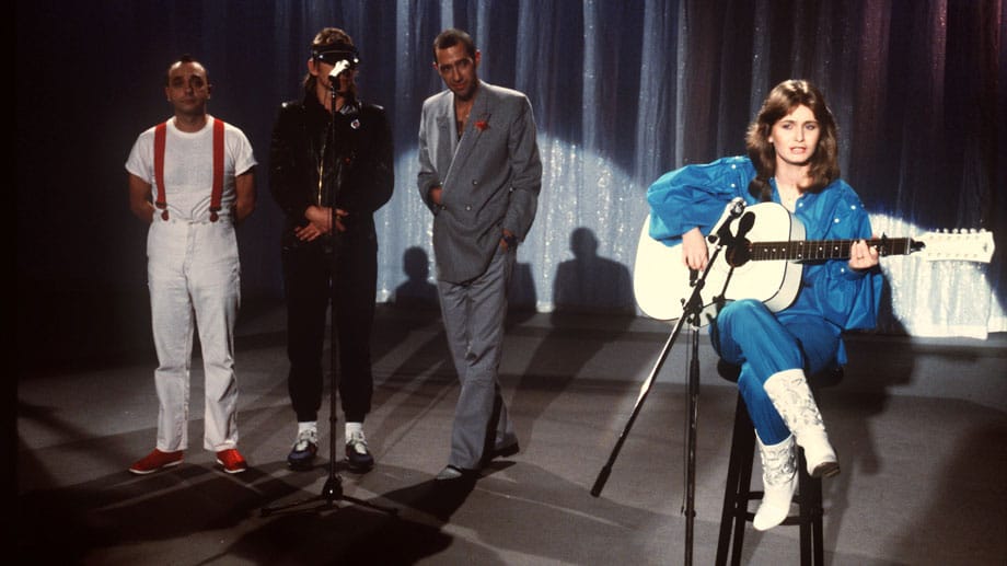 Gemeinsam mit Schlagersängerin Nicole traten sie im Dezember 1982 in der ZDF-Show "Menschen 82" auf. Ein paar Monate zuvor hatte die 17-jährige Sängerin den Europäischen Schlagerwettbewerb Grand Prix d'Eurovison de la Chanson mit dem Lied "Ein bißchen Frieden" gewonnen.