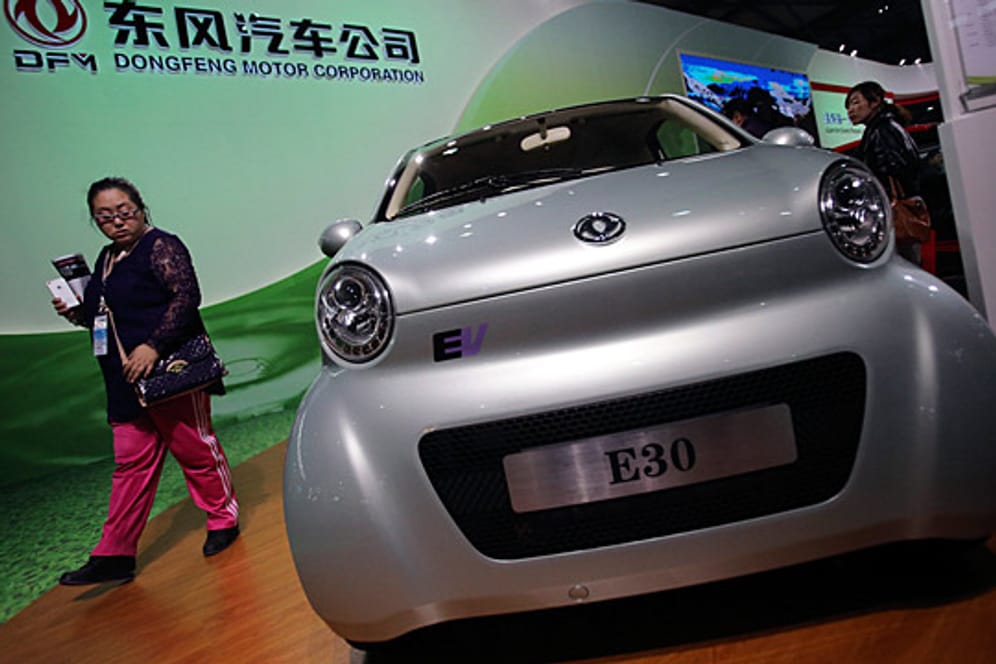 Der Dongfeng E30 EV, ein Elektro-Auto, auf der internationalen Industrie-Messe in Shanghai
