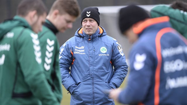 Neben Trainer Kramer sind bereits neun Spieler der SpVgg Greuther Fürth von dem Virus betroffen. Neben Trainer Kramer sind bereits neun Spieler der SpVgg Greuther Fürth von dem Virus betroffen.