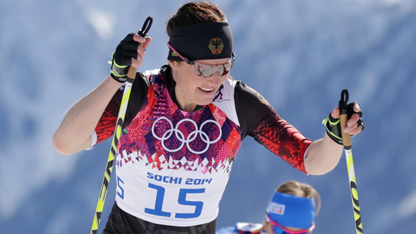 Katrin Zeller gibt beim olympischen Langlauf-Rennen über 30 Kilometer alles.