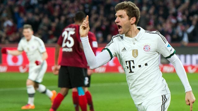 Thomas Müller bejubelt das 1:0 für den FC Bayern.