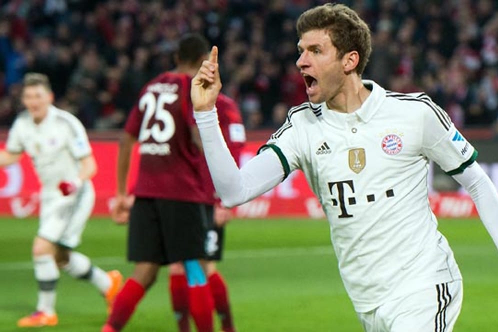 Thomas Müller bejubelt das 1:0 für den FC Bayern.
