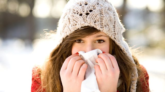 Auch im Winter kann es zu Pollenflug kommen und den Heuschnupfen in den Wintermonaten auslösen