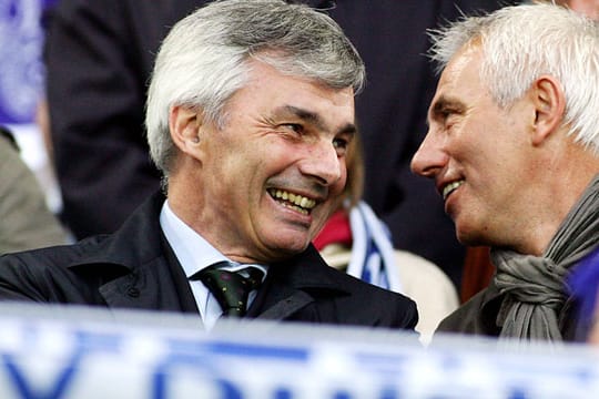 Großverdiener nach knapp fünf Monaten Arbeit beim Hamburger SV: Ex-Trainer Bert van Marwijk (re.) und dessen Berater Michael Meier.