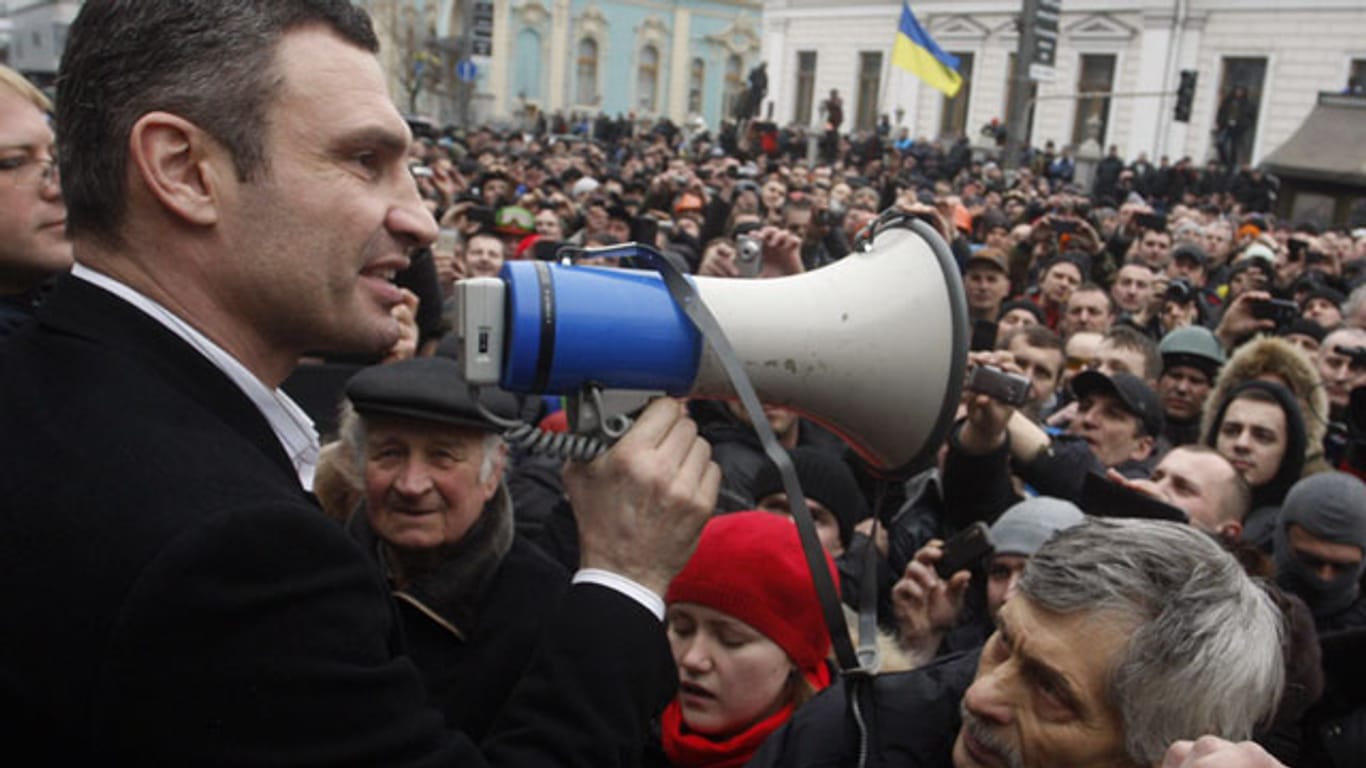 Vitali Klitschko, Chef der Udar-Partei, spricht vor Anhängern in Kiew