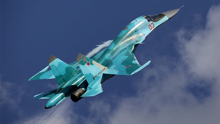 Auch bei der Luftwaffe bestand aufgrund des zum Teil erheblich in die Jahre gekommenen Materials enormer Modernisierungsbedarf: Kampfbomber von Typ Sukhoi Su-34.