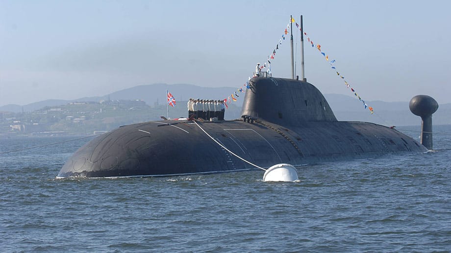 Atomgetriebene U-Boote der Russen reichen von schnellen Jagd-Booten wie die der Klasse Projekt 971 ...