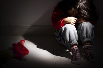 Etwa 200.000 Kinder werden jährlich Opfer familiärer Gewalt.
