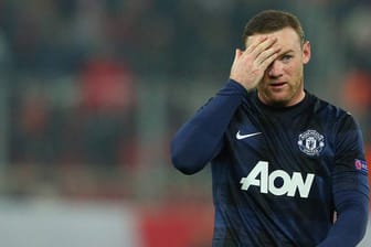 Superstar Wayne Rooney kassierte mit Manchester United eine bittere Auswärtspleite bei Olympiakos Piräus.