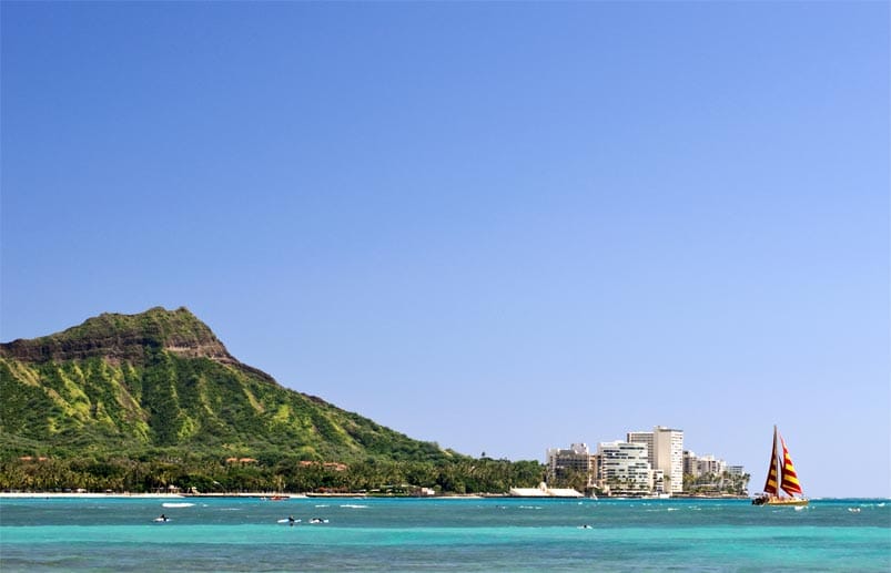 Was Rio sein Zuckerhut, ist Honolulu sein Diamond Head, ein erloschener Vulkan, der am östlichen Ende Waikikis in den Himmel ragt und durchaus das Zeug zu einem Wahrzeichen hat.