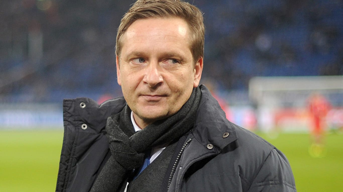 Horst Heldt ist mit den Leistungen der Schalke-Profis nicht einverstanden.