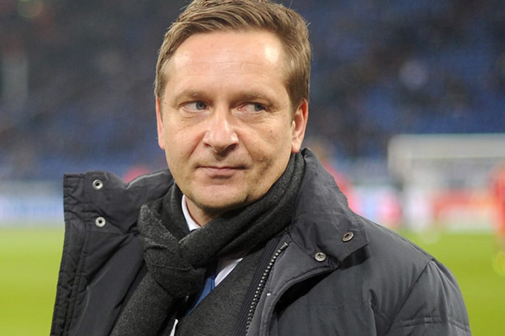 Horst Heldt ist mit den Leistungen der Schalke-Profis nicht einverstanden.