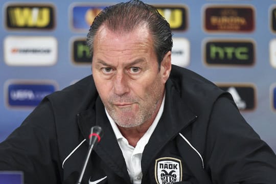 Huub Stevens ist bei PAOK Saloniki gescheitert.