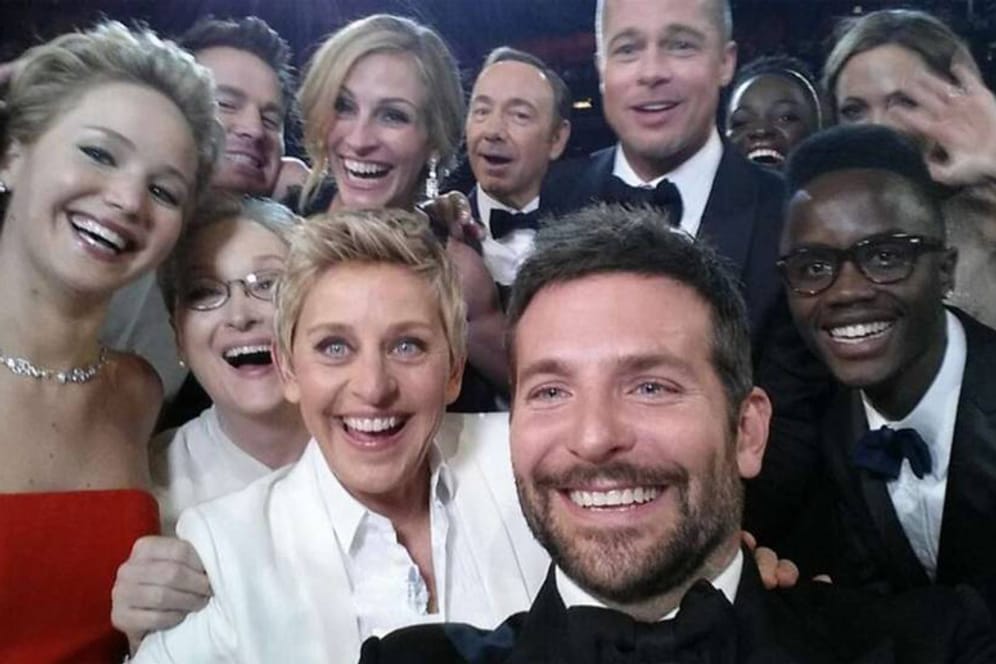 Selfie mit Oscar-Stars: Ellen DeGeneres legt Twitter lahm.