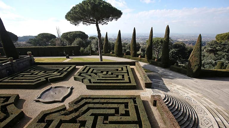 Die Gärten der Päpstlichen Sommerresidenz Castel Gandolfo bei Rom sind ab sofort für Besucher zugänglich.