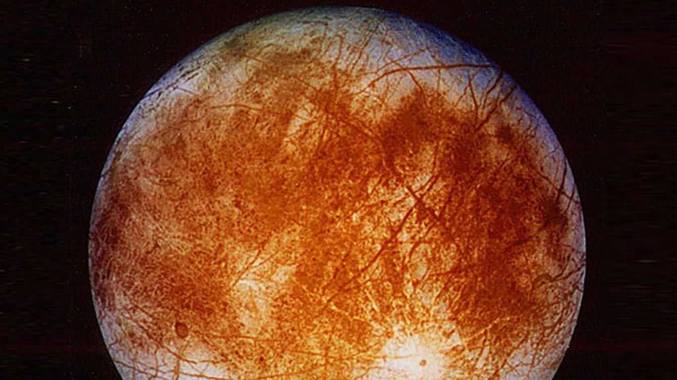 Der Jupitermond Europa ist von einer dicken Eisschicht bedeckt