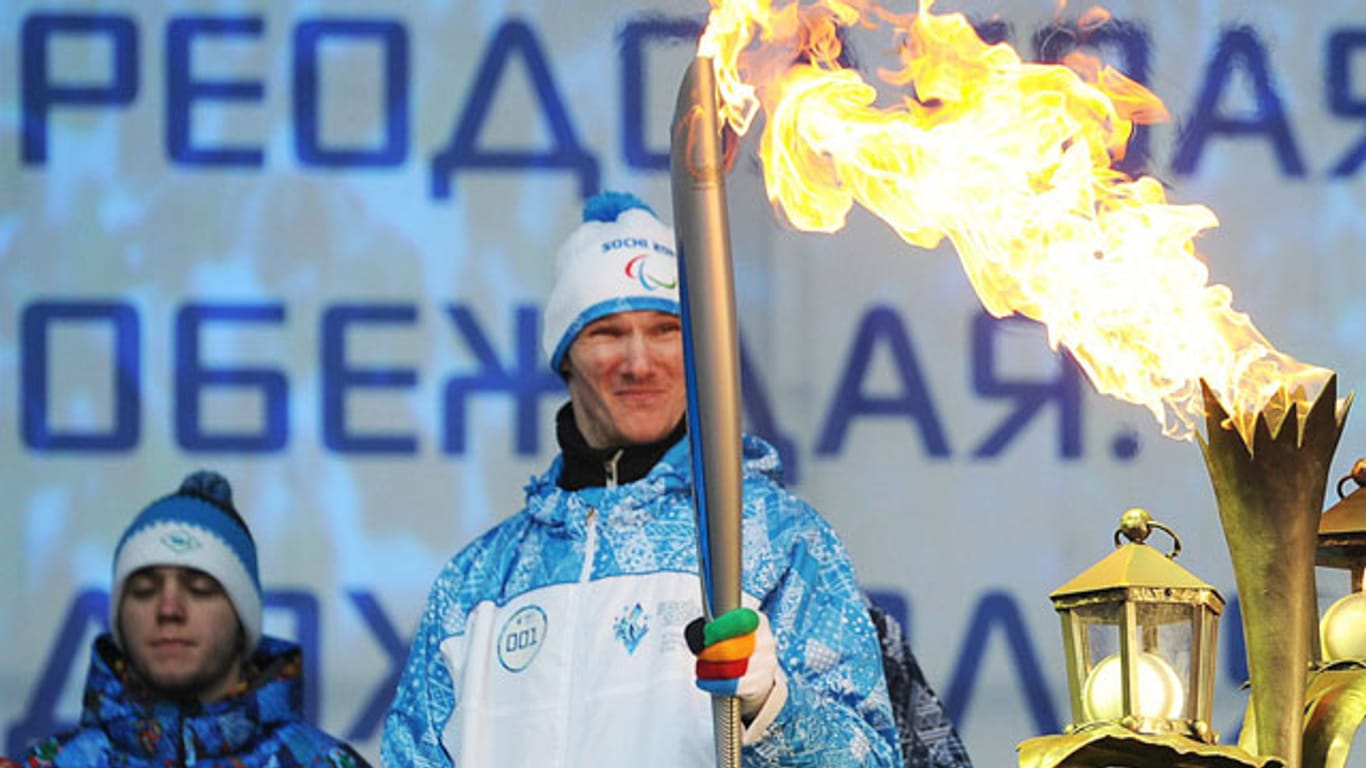 Das Olympische Feuer ist wie hier in Jekaterinburg wieder unterwegs: Am Freitag beginnen die Paralympics in Sotschi