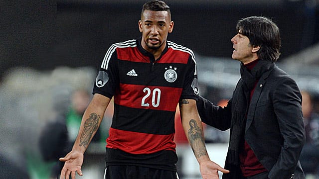 Jerome Boateng versteht die Pfiffe der Fans nicht.