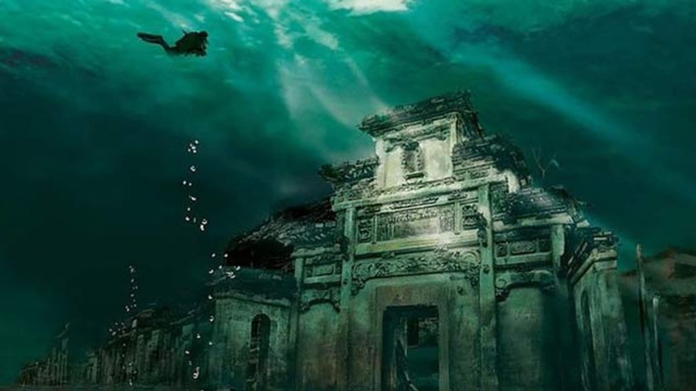Auf dem Grund eines Sees schläft das antike Städtchen Shi Cheng.