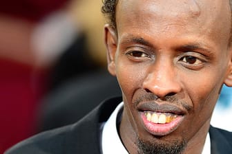 Barkhad Abdi im Leihanzug bei der Oscar-Verleihung 2014 im Dolby Theatre in Hollywood