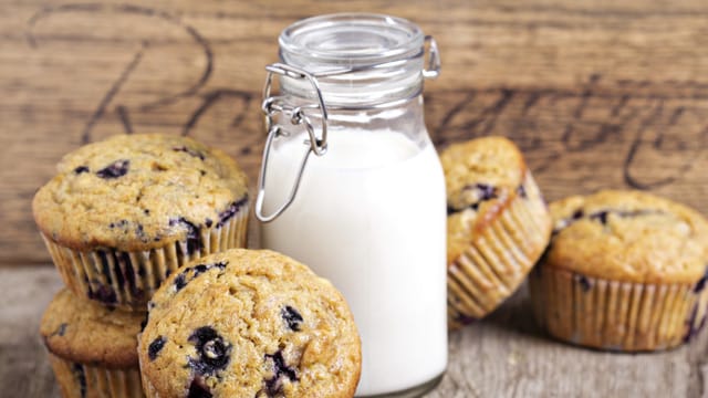 Verwenden Sie Buttermilch für Ihren nächsten Muffinteig