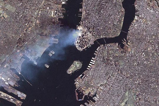Satellitenbild New Yorks vom 11. September 2001 (Landsat 7) (