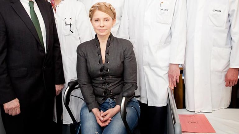 Julia Timoschenko leidet nach Bandscheibenvorfällen unter starken Schmerzen.