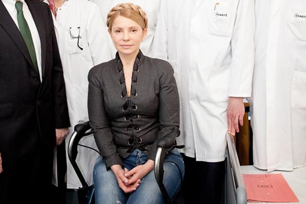 Julia Timoschenko leidet nach Bandscheibenvorfällen unter starken Schmerzen.