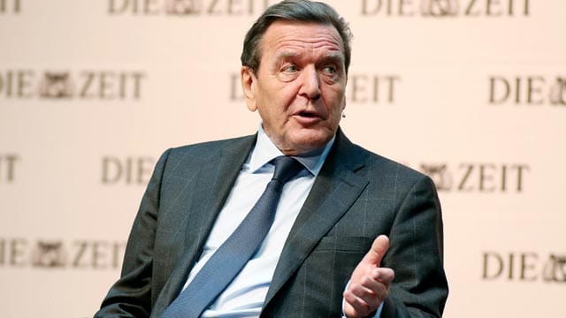 "Habe selbst gegen das Völkerrecht verstoßen" - Altkanzler Gerhard Schröder bei einer Matinee zur Krise in der Ukraine