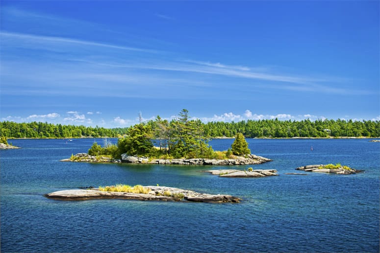 Während des "Indian Summer" fährt die "Hamburg" zu den Großen Seen zwischen Kanada und den USA, einer davon ist der Huronsee.