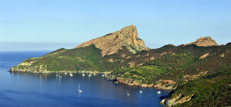 Vier der Hafenstopps liegen nämlich auf Korsika, der wild-romantischen französischen Insel.