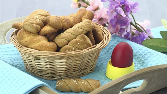 Koulourakia werden traditionell am Ostersonntag verspeist