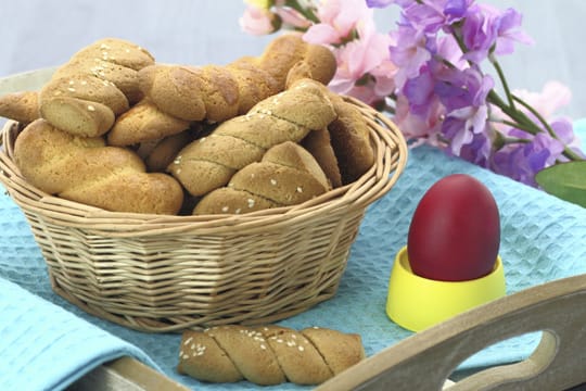 Koulourakia werden traditionell am Ostersonntag verspeist