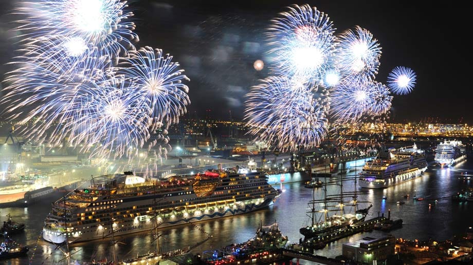 Feuerwerk beim Hamburger Hafengeburtstag vor zwei Jahren: Im Jahr 2014 feiert das Hafenfest seinen 825. Geburtstag.