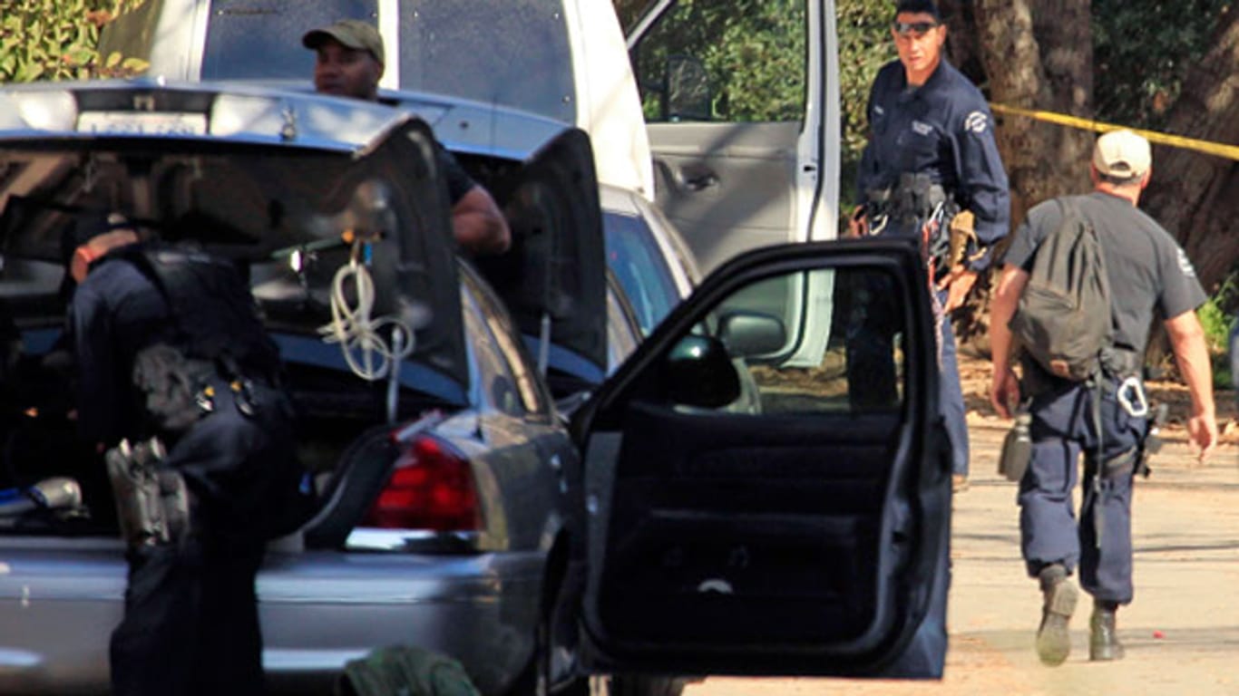 Tötungsdelikt: Polizisten sichern Spuren im Griffith Park in Los Angeles, wo der abgetrennte Kopf von Hervey Coronado Medellin gefunden wurde.