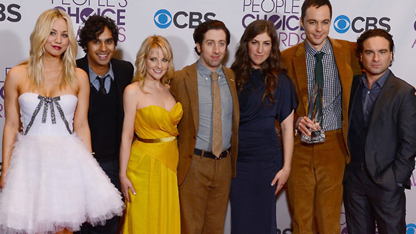 Die Stars der Serie "The Big Bang Theory" werden noch ein Weilchen zusammen arbeiten.