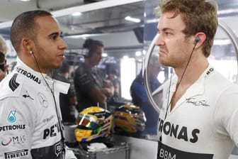 Lewis Hamilton (li.) redet schlecht über seinen Mercedes-Kollegen Nico Rosberg (re.).