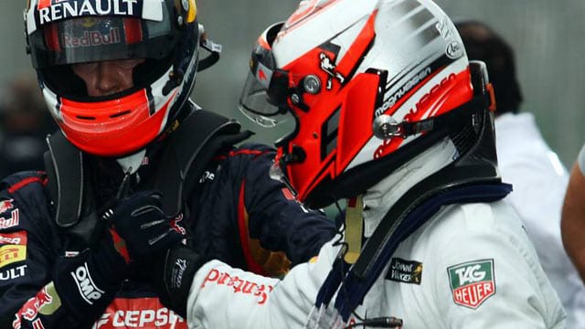 Shakehands unter Neulingen: Daniil Kvyat (li.) und Kevin Magnussen.