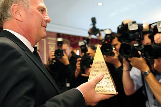 Uli Hoeneß wurde 2009 als 44. Mitglied in die Ruhmeshalle der Deutschen Sporthilfe aufgenommen.