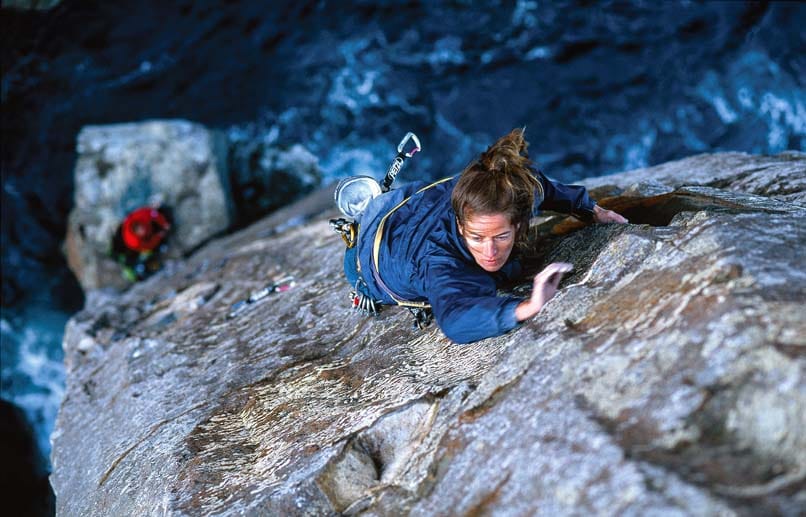 Kletterer aus aller Welt reisen an, um sich der schwindelerregenden Herausforderung zu stellen.